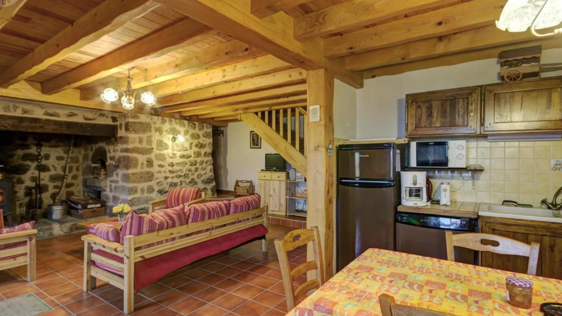 Charmant Gite Avec Terrasse, Cheminee Et Jardin, A Proximite Des Bois, Animaux Acceptes - Fr-1-496-205 Saint-Jean-Soleymieux