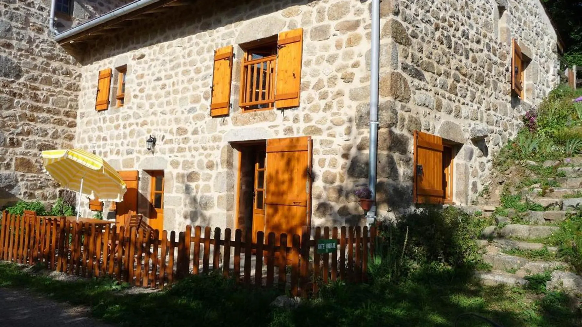 Charmant Gite Avec Terrasse, Cheminee Et Jardin, A Proximite Des Bois, Animaux Acceptes - Fr-1-496-205 Saint-Jean-Soleymieux